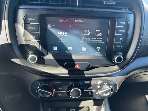 Used 2020 Kia Soul LX image 9