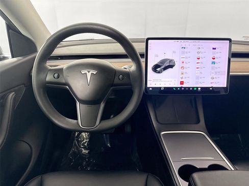 Used 2021 Tesla Model Y Long Range image 28