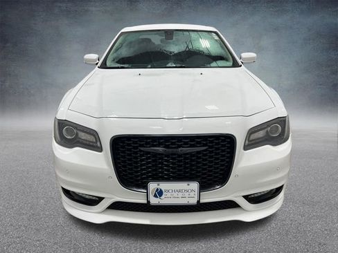Used 2023 Chrysler 300 Touring L image 8