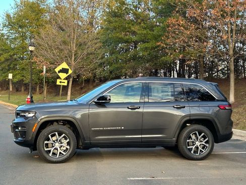 New 2025 Jeep Grand Cherokee Limited image 11