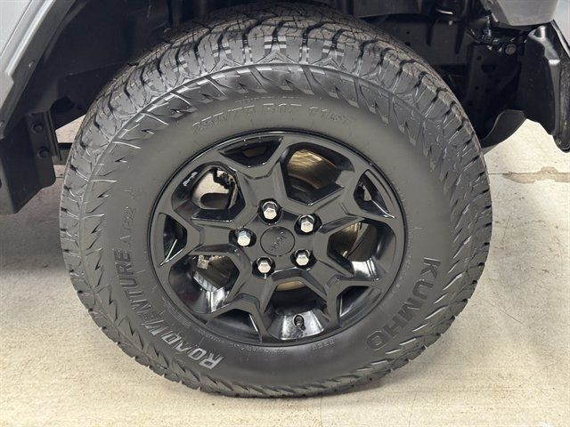 Used 2023 Jeep Wrangler Unlimited w/ Sun & Screen Package AWD/4WD image 10