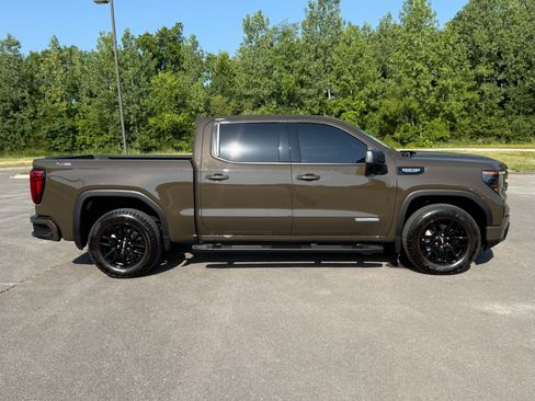 Used 2024 GMC Sierra 1500 Elevation w/ X31 Off-Road Package AWD/4WD image 7