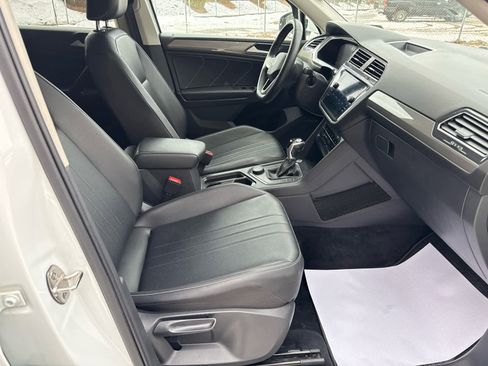 Used 2022 Volkswagen Tiguan SE image 30