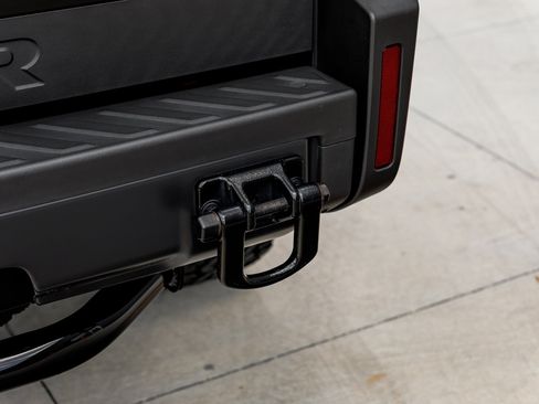 Used 2010 HUMMER H3T Adventure image 22