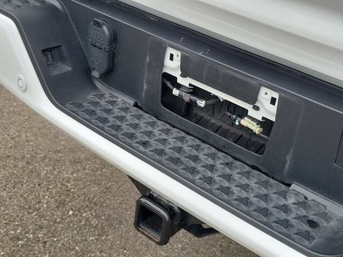 Used 2023 GMC Canyon AT4 w/ LPO, Off Road Lift Package AWD/4WD image 32