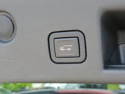 Used 2023 Chevrolet Equinox LT AWD/4WD image 9