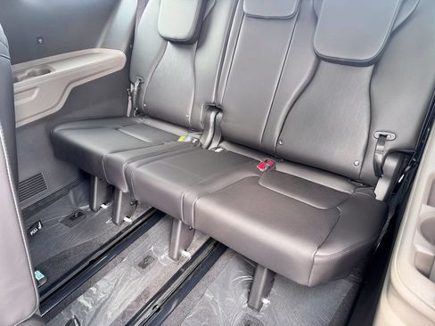 New 2026 Kia Carnival FWD image 25