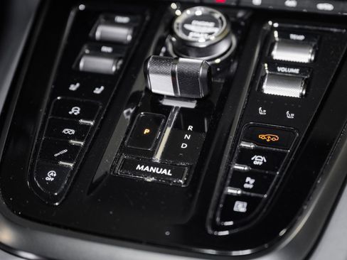 Used 2025 Aston Martin DBX 707 image 40