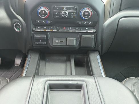 Used 2019 Chevrolet Silverado 1500 High Country w/ Technology Package AWD/4WD image 20