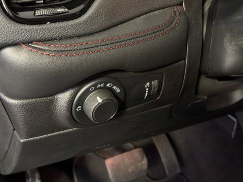 Used 2025 Dodge Durango GT AWD/4WD image 14