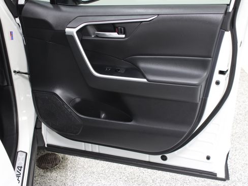 Used 2025 Toyota RAV4 XLE FWD image 34