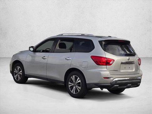 Used 2018 Nissan Pathfinder SV image 7