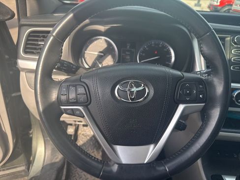 Used 2015 Toyota Highlander XLE AWD/4WD image 12