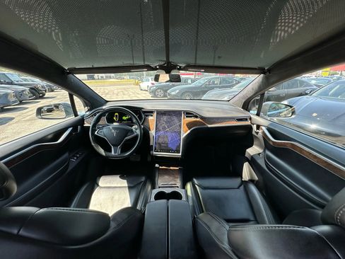 Used 2018 Tesla Model X 75D image 19