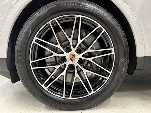Certified 2026 Porsche Cayenne E-Hybrid AWD/4WD image 13