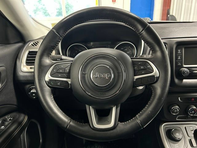 Used 2018 Jeep Compass Latitude AWD/4WD image 14
