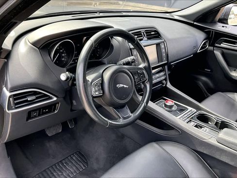 Used 2017 Jaguar F-PACE Premium image 17