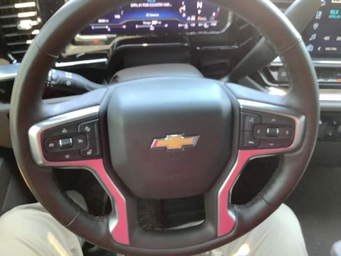 Used 2025 Chevrolet Silverado 1500 LT image 14