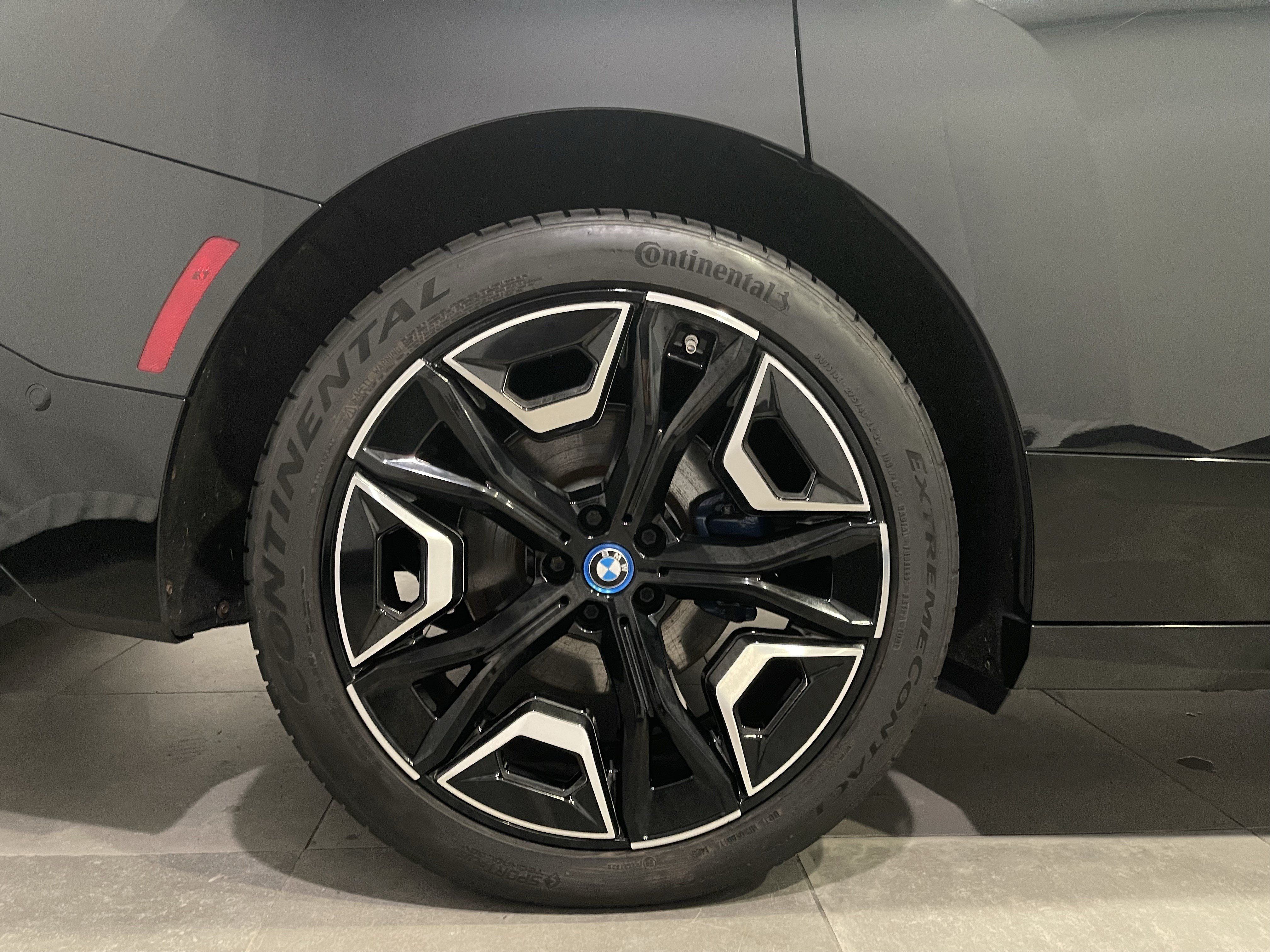 Certified 2024 BMW iX xDrive50 w/ Premium Package AWD/4WD image 9