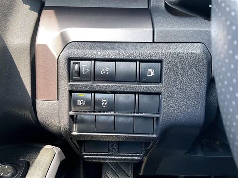 Used 2025 Toyota 4Runner SR5 AWD/4WD image 33