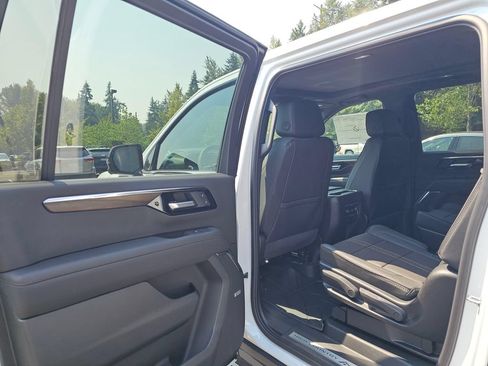New 2026 Chevrolet Suburban High Country AWD/4WD image 20