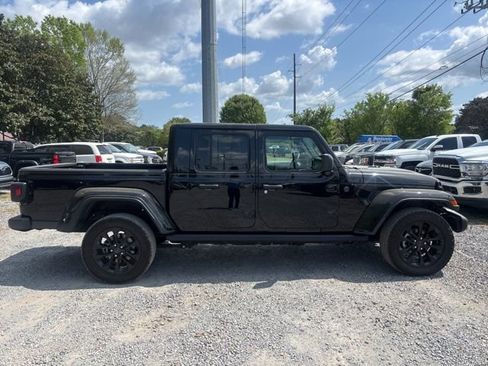 Used 2024 Jeep Gladiator Sport image 9