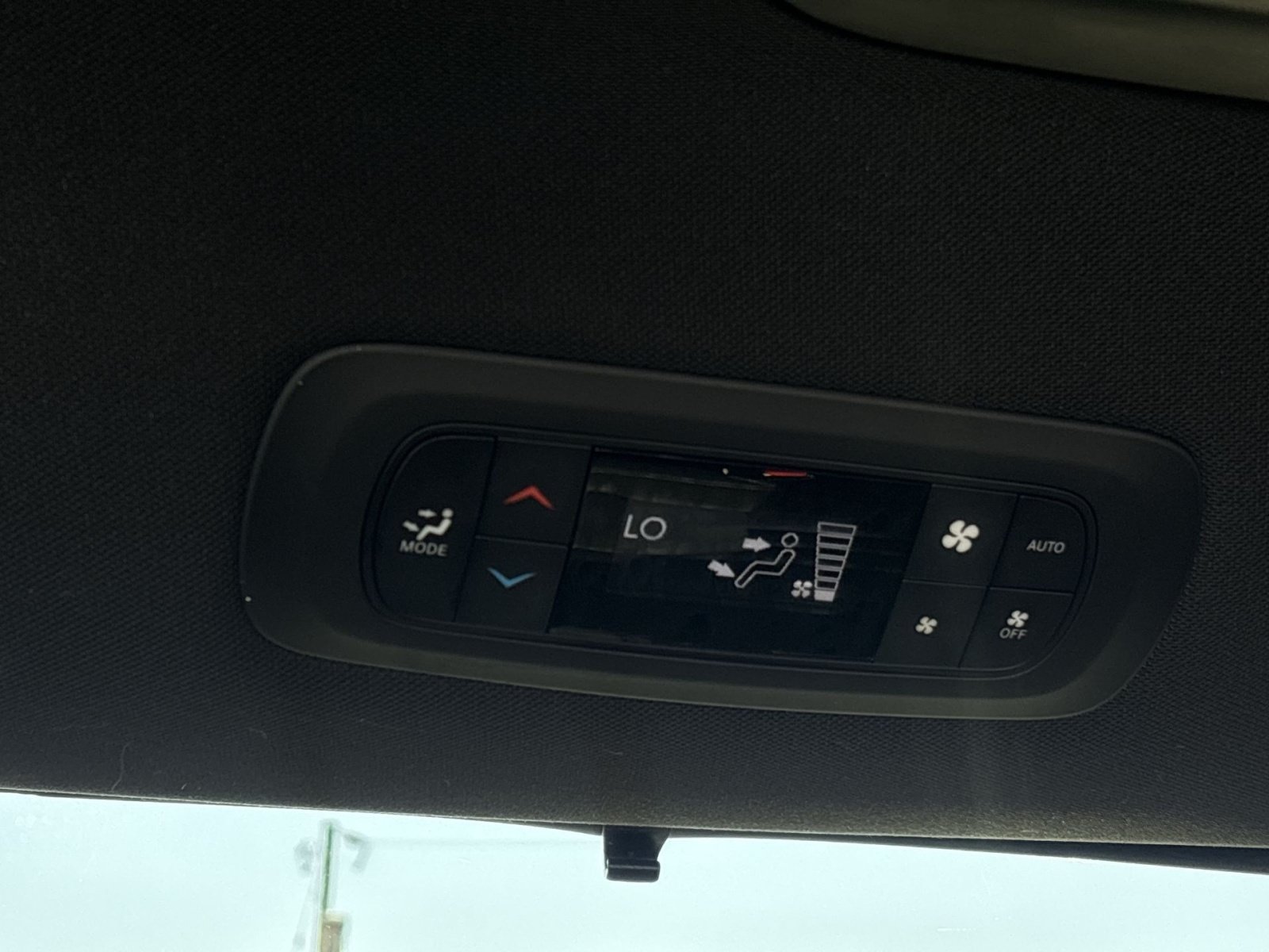 Used 2025 Chrysler Pacifica Select FWD image 24