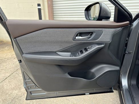 Used 2023 Nissan Rogue SV FWD image 36