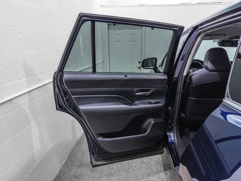 Used 2024 Toyota Grand Highlander AWD image 15