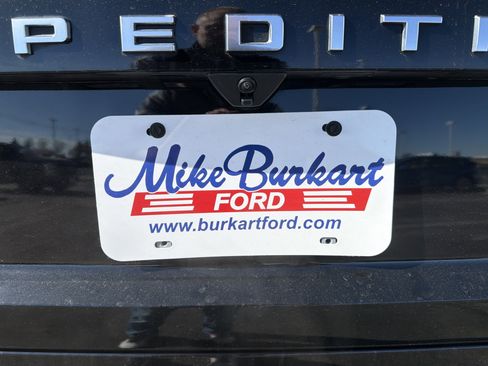 Certified 2025 Ford Expedition Platinum image 19