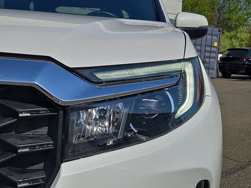 Used 2023 Honda Passport EX-L image 10