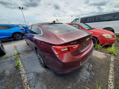 Used 2016 Chevrolet Malibu LT w/ Leather Package FWD image 3