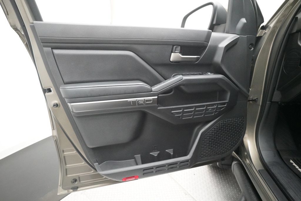 Used 2025 Toyota Tacoma TRD Sport AWD/4WD image 26