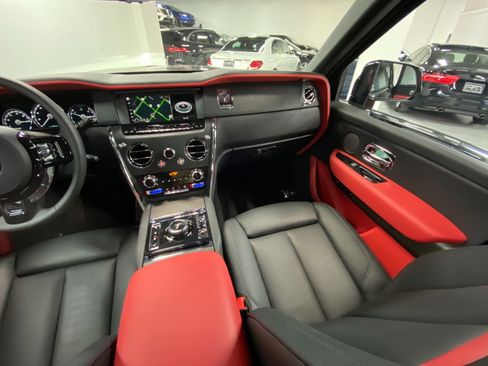 Used 2021 Rolls-Royce Cullinan image 29
