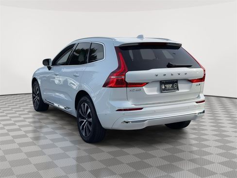 Used 2023 Volvo XC60 B5 Plus image 5