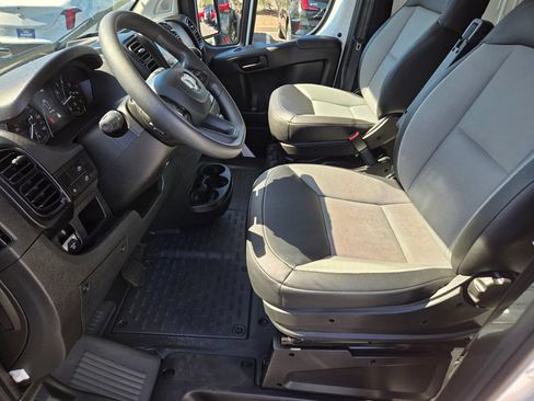 Used 2025 RAM ProMaster 2500 w/ Convenience Group FWD image 10