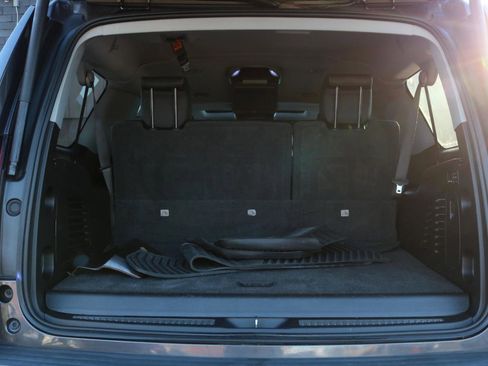 Used 2018 Chevrolet Suburban LT w/ Luxury Package image 38