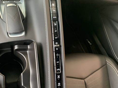 Used 2024 Chevrolet Corvette Stingray Premium Conv w/ Battery Protection Package image 18