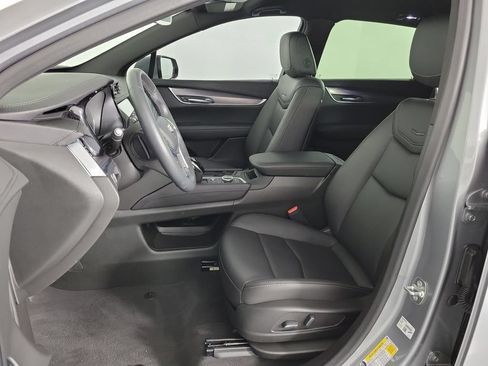 Certified 2025 Cadillac XT5 Luxury FWD image 16