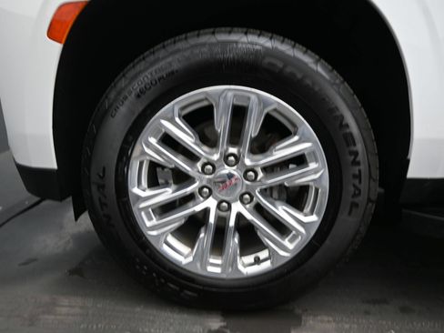 Used 2024 GMC Yukon SLT w/ SLT Luxury Package AWD/4WD image 11