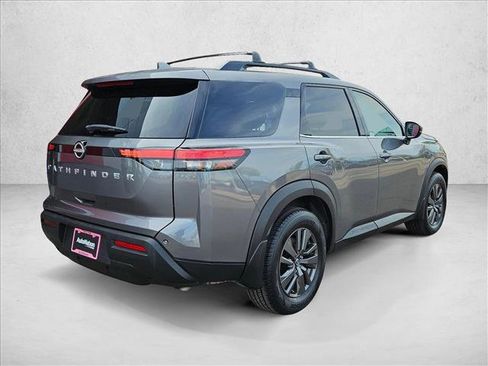 Used 2022 Nissan Pathfinder SV image 5
