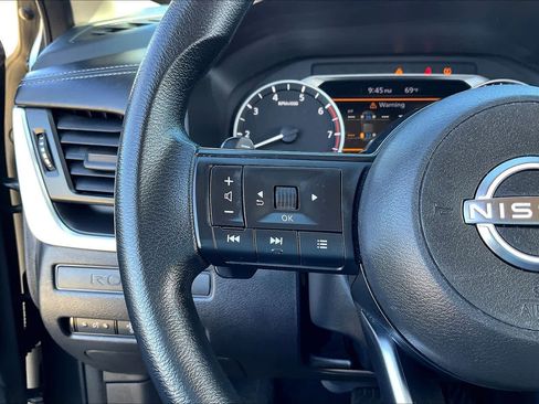 Used 2024 Nissan Rogue S image 24