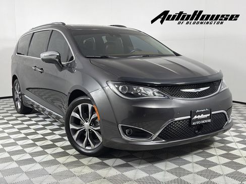 Used 2017 Chrysler Pacifica Limited image 1
