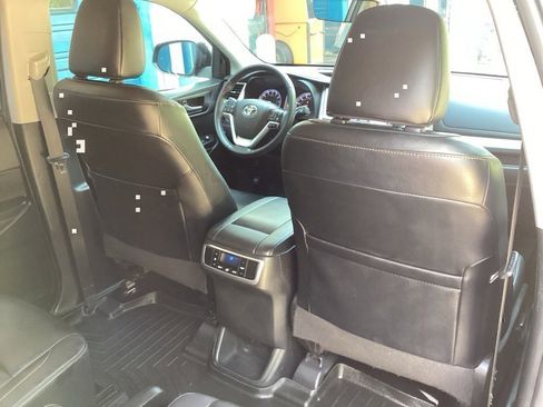 Used 2019 Toyota Highlander XLE image 36