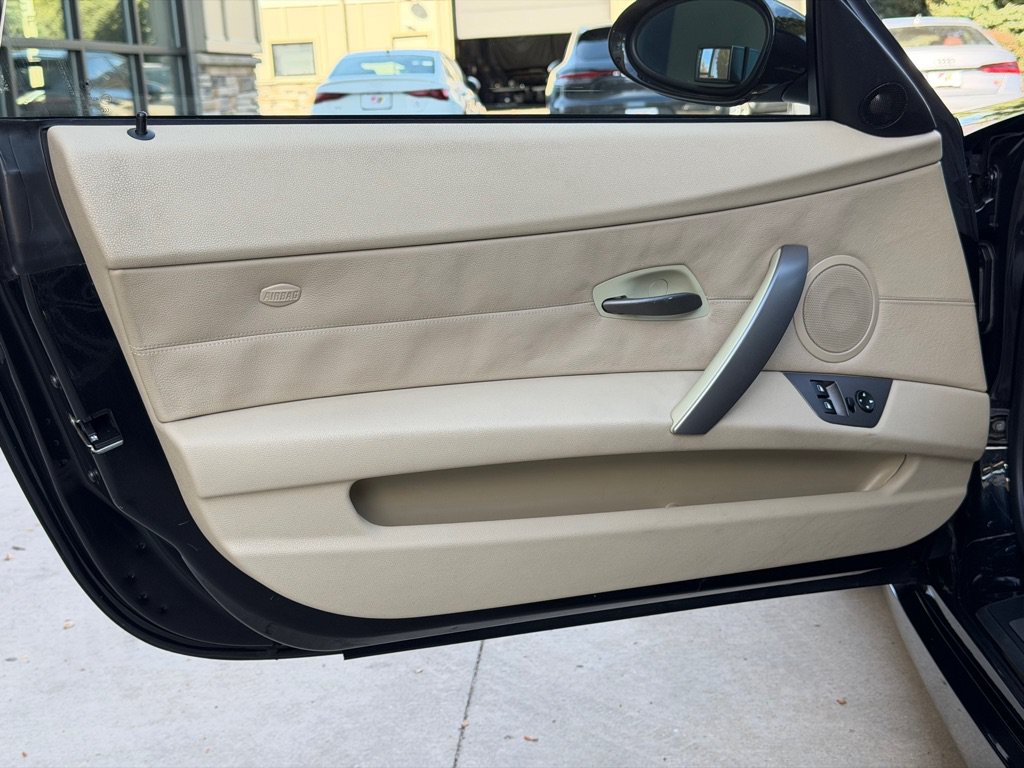 Used 2004 BMW Z4 3.0i RWD image 25