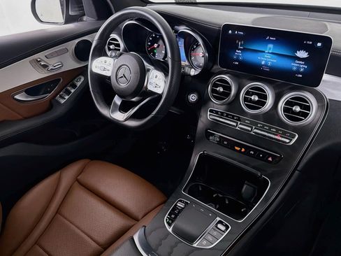 Used 2022 Mercedes-Benz GLC 300 4MATIC Coupe image 16