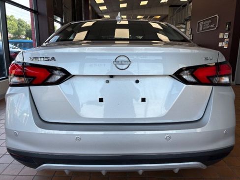 Used 2024 Nissan Versa SV FWD image 11