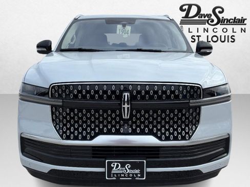 New 2025 Lincoln Navigator Reserve image 2