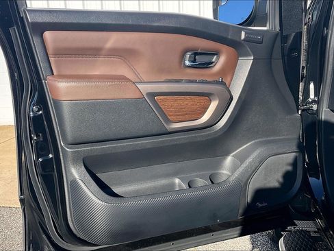 Used 2022 Nissan Titan Platinum Reserve w/ Moonroof Package image 28