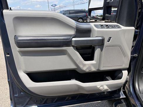 Used 2017 Ford F250 XLT w/ XLT Premium Package AWD/4WD image 28